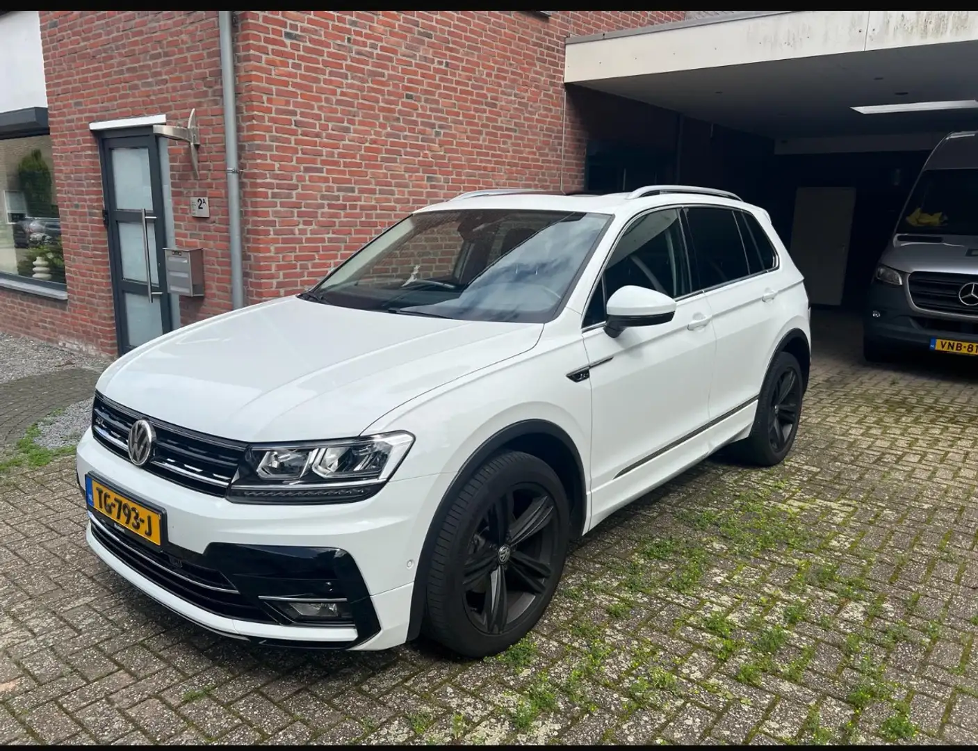 Volkswagen Tiguan 1.4 TSI 4Motion R-Line | Pano | DAB | Highline Wit - 1