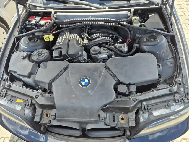 BMW 3 Series view 9
