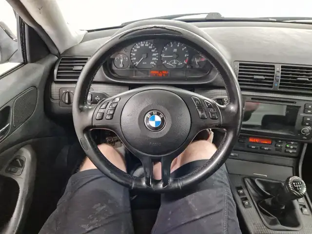 BMW 3 Series view 6
