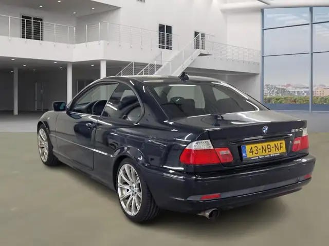 BMW 3 Series view 4