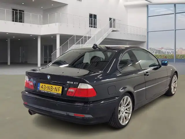 BMW 3 Series view 3