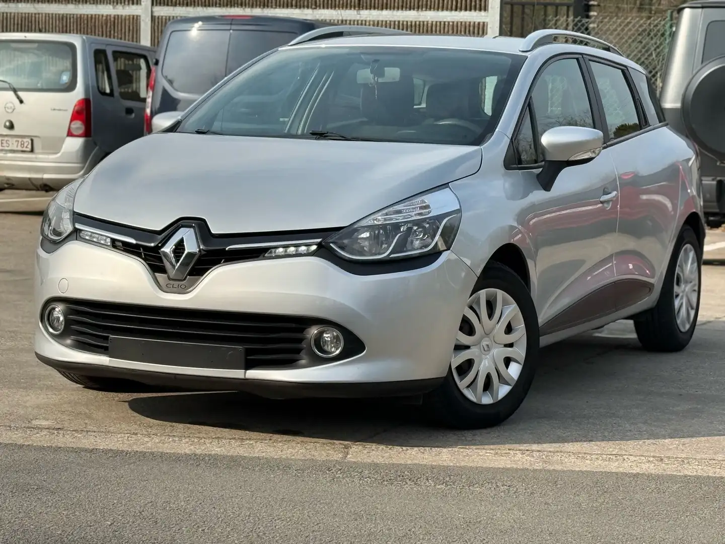 Renault Megane Mégane SW 1.6i GPS-Airco-Benzine-2015 Zilver - 1