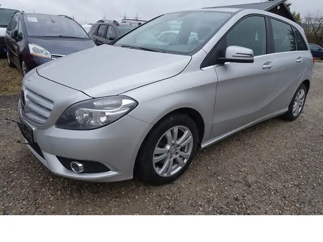 Mercedes-Benz B Class view 3