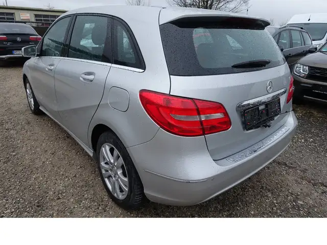 Mercedes-Benz B Class view 4