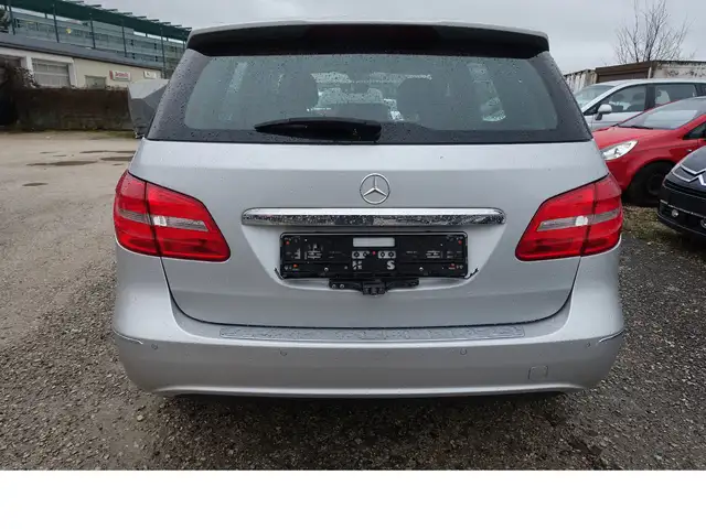 Mercedes-Benz B Class view 5