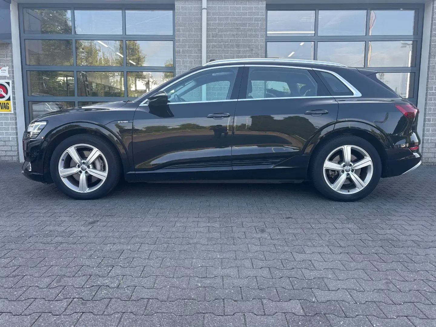 Audi e-tron e-tron 50 quattro Launch edition plus 71 kWh | SHU Czarny - 2
