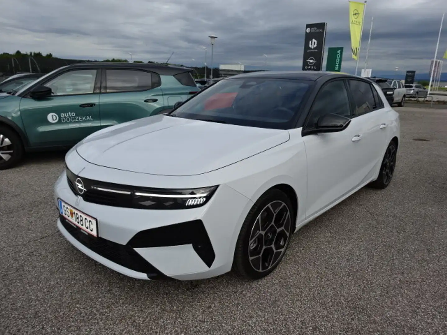 Opel Astra 1,2 Turbo MHEV Ultimate Aut. Weiß - 2