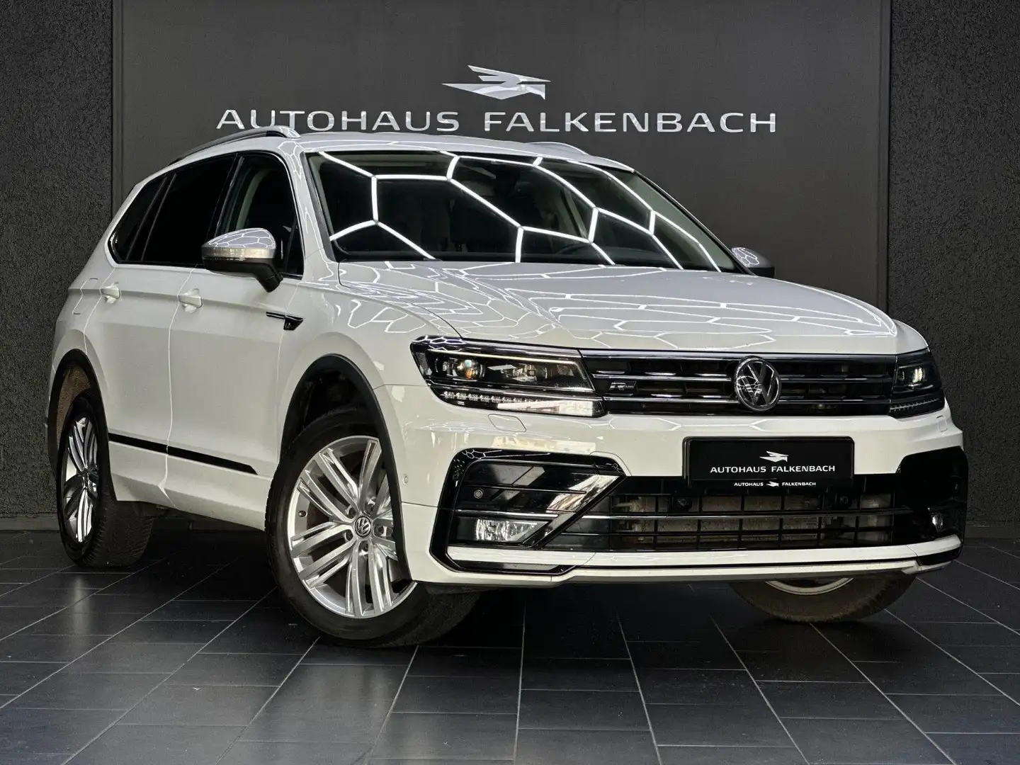 Volkswagen Tiguan Allspace TIGUAN ALLSPACE*AHK*R-LINE*4M*HUD*VIRTUAL*19ZOLL Blanc - 1