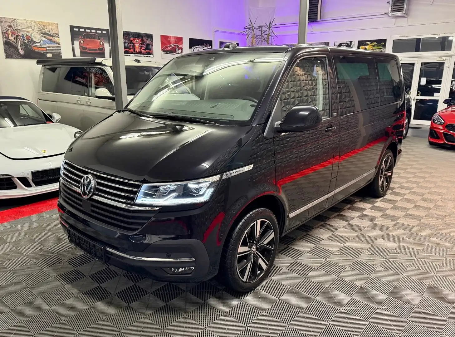Volkswagen T6.1 Multivan T6.1 Multivan 2.0 TDI DSG 4Motion Gen. Six, STH Schwarz - 1