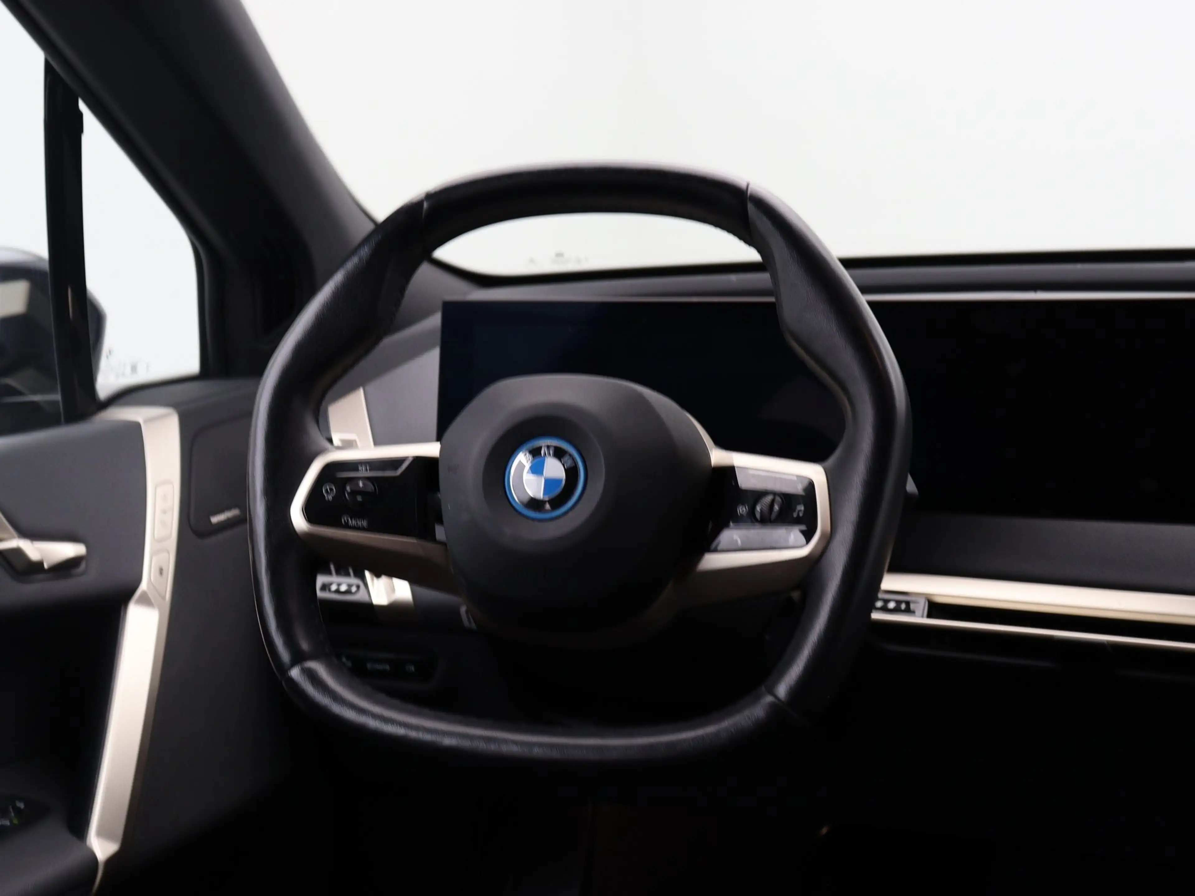 BMW iX xDrive40 Executive 77 kWh — photo 2