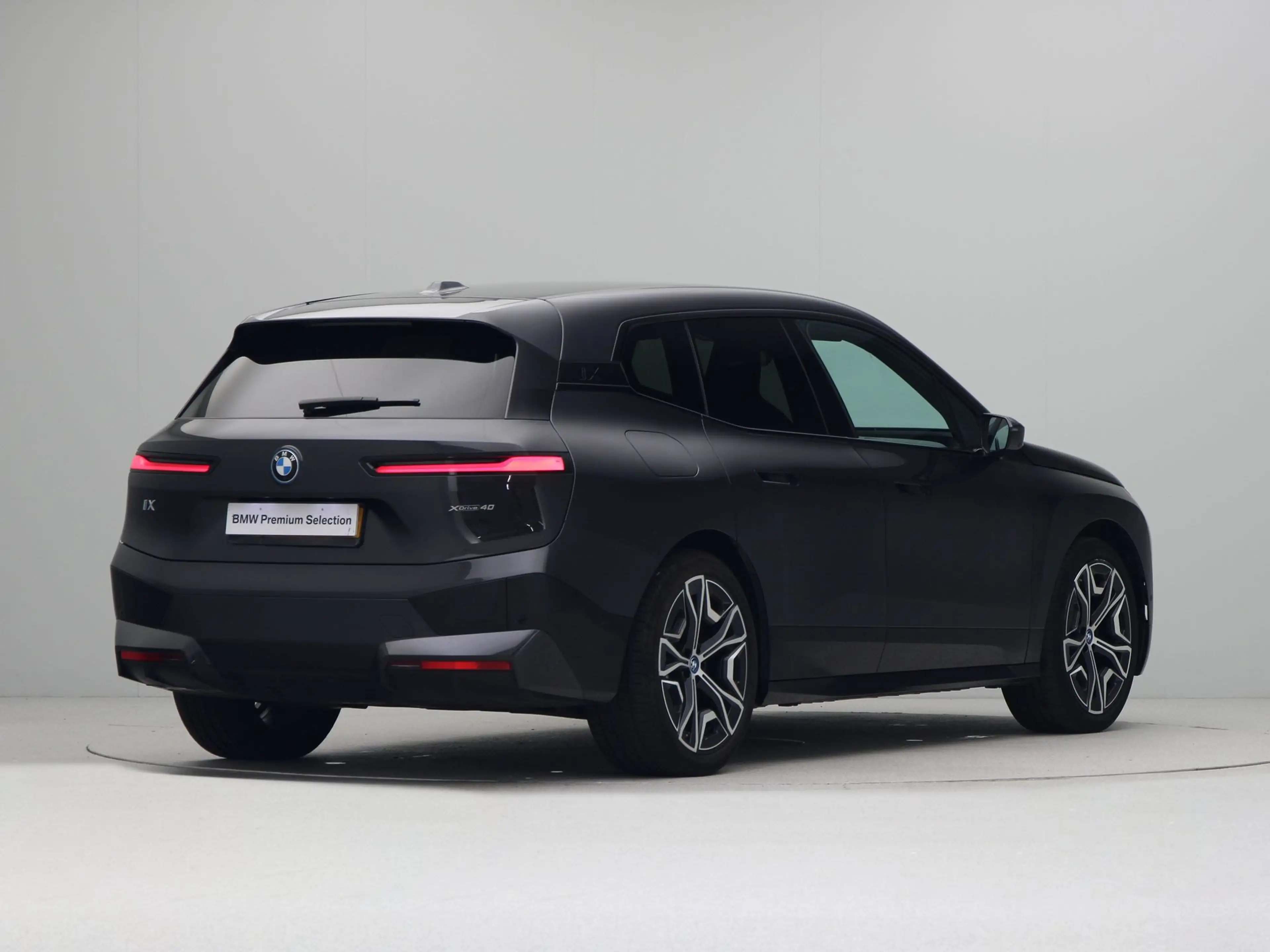 BMW iX xDrive40 Executive 77 kWh — photo 8