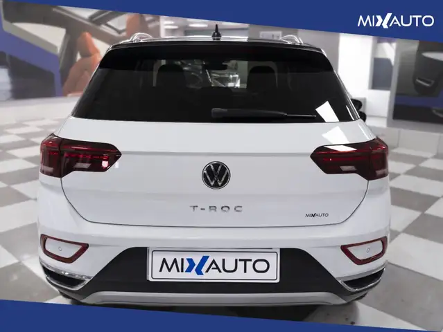 Volkswagen T-Roc view 4
