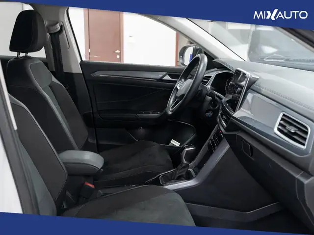 Volkswagen T-Roc view 14
