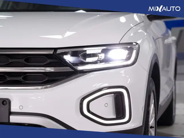 Volkswagen T-Roc view 10