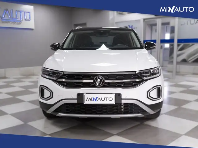 Volkswagen T-Roc view 2