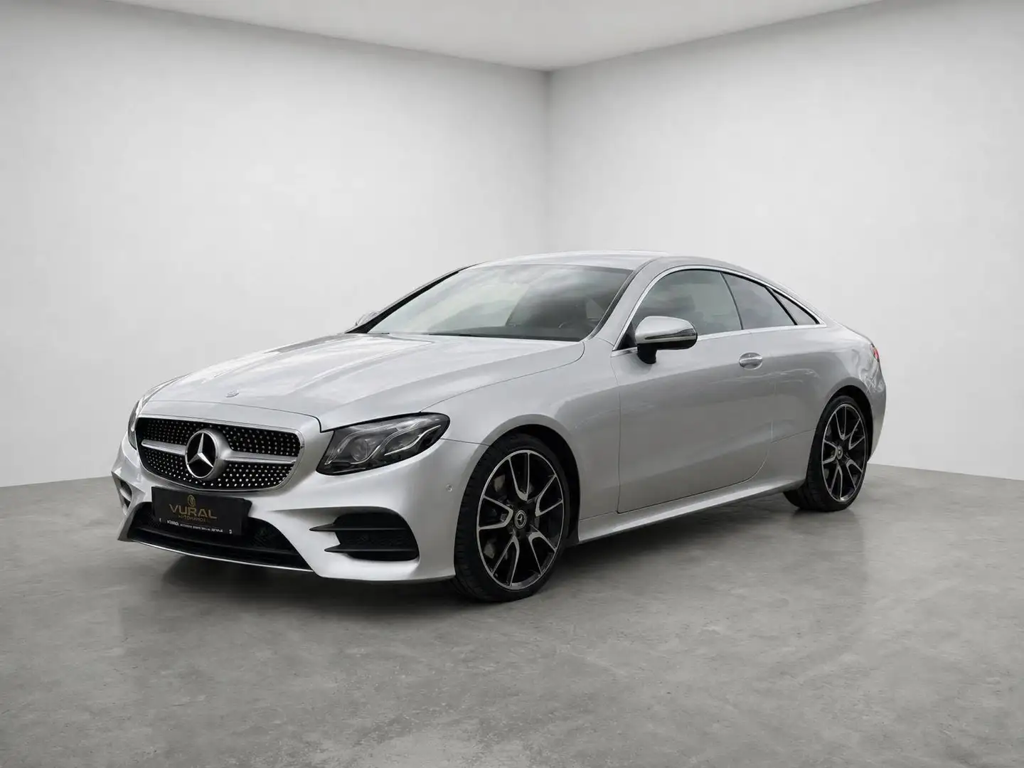 Mercedes-Benz E 220 d Coupe AMG-Line | Kamera | Burmester Soundsystem | Multibeam LED | Grau - 2