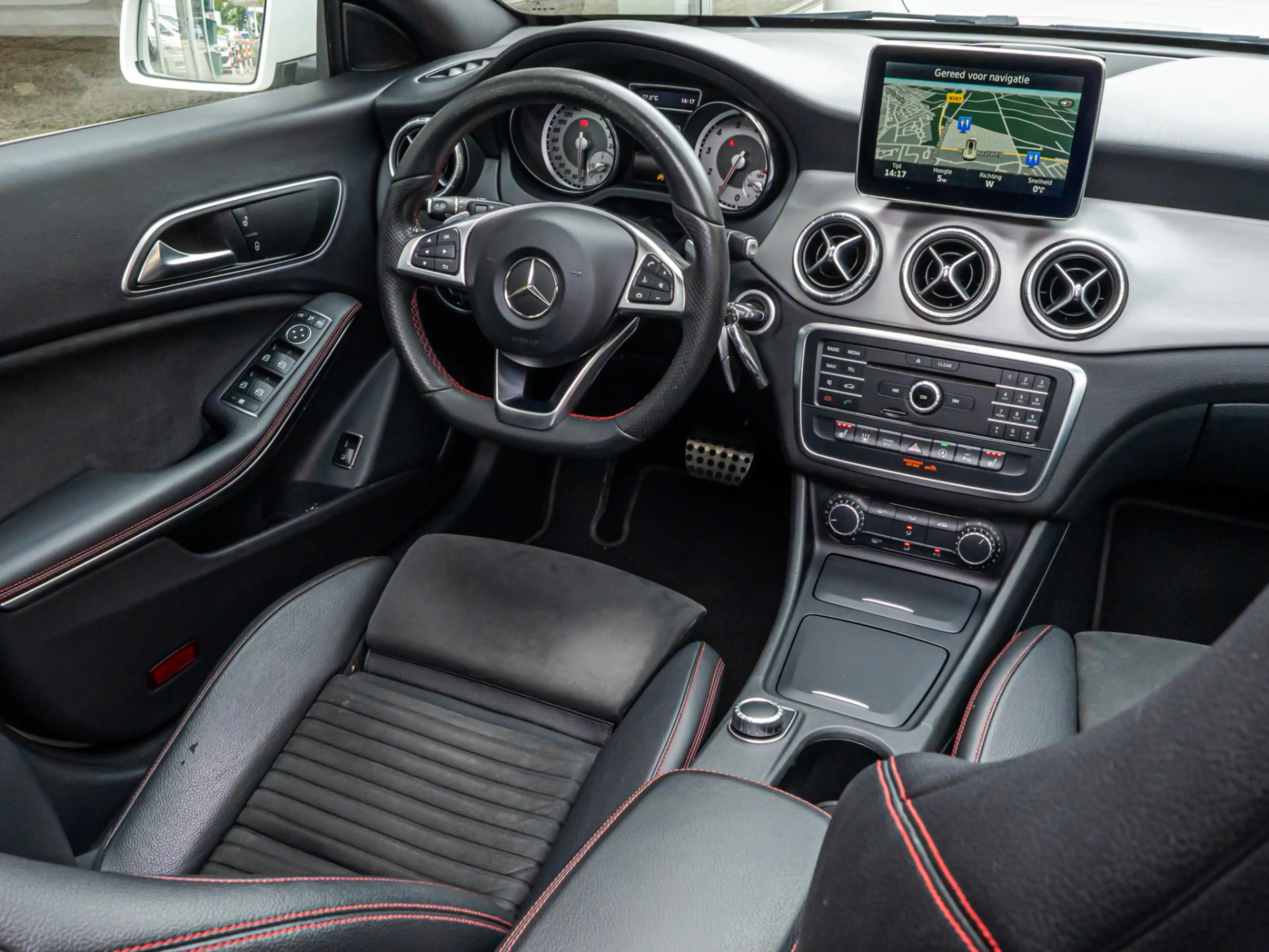 Mercedes-Benz CLA 200 Shooting Brake Prestige PANO CAMERA STOELVERW STAN — photo 2