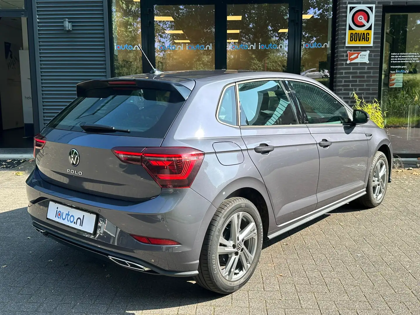 Volkswagen Polo 1.0 TSI DSG R-Line IQ.Light/Camera/Navi/App-Connec Grijs - 2