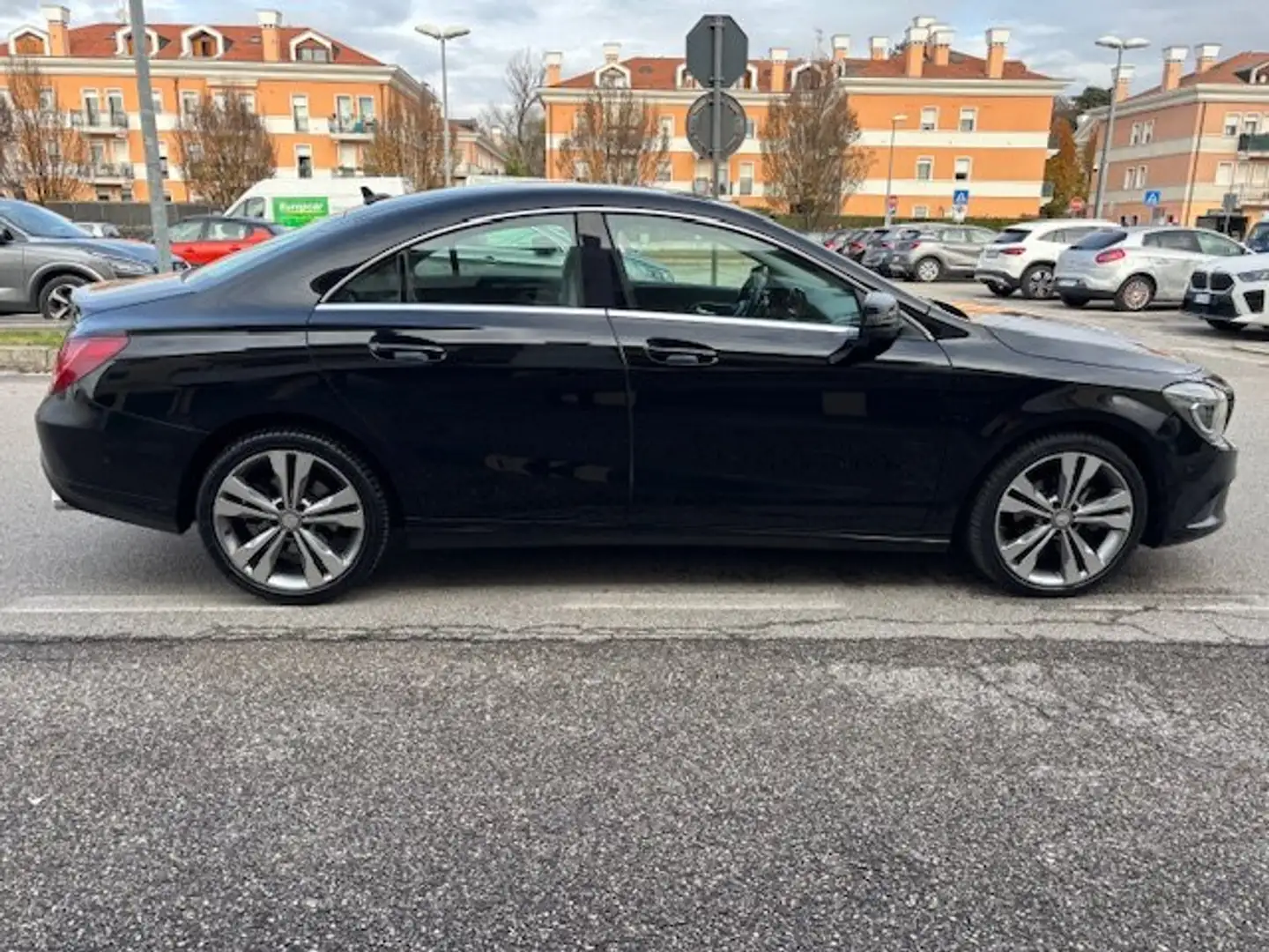 Mercedes-Benz CLA 200 CLA  cdi Premium auto INTERNI PELLE Noir - 2