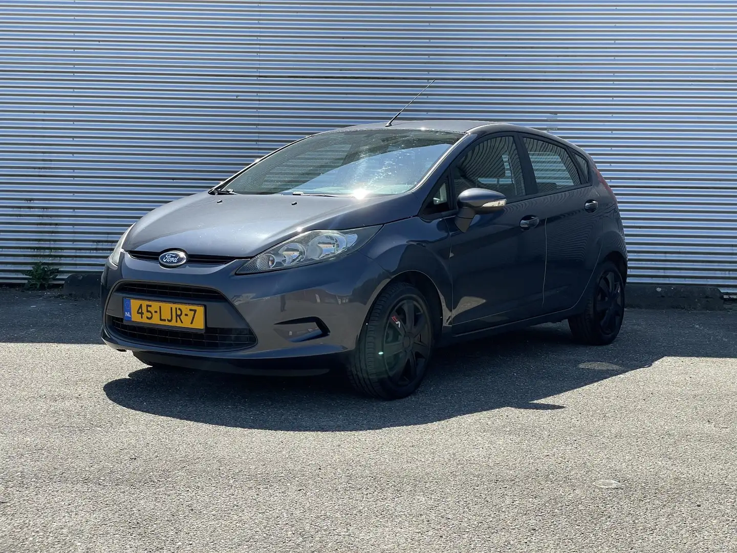 Ford Fiesta 1.25 Limited Grijs - 1