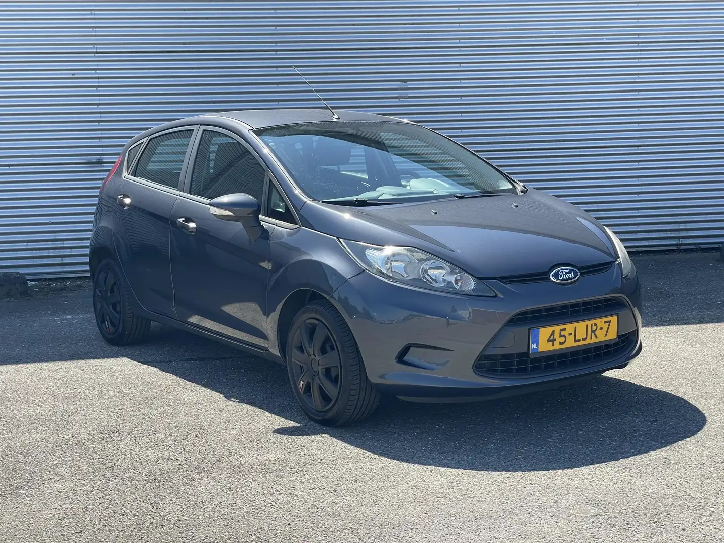 Ford Fiesta 1.25 Limited Grijs - 2