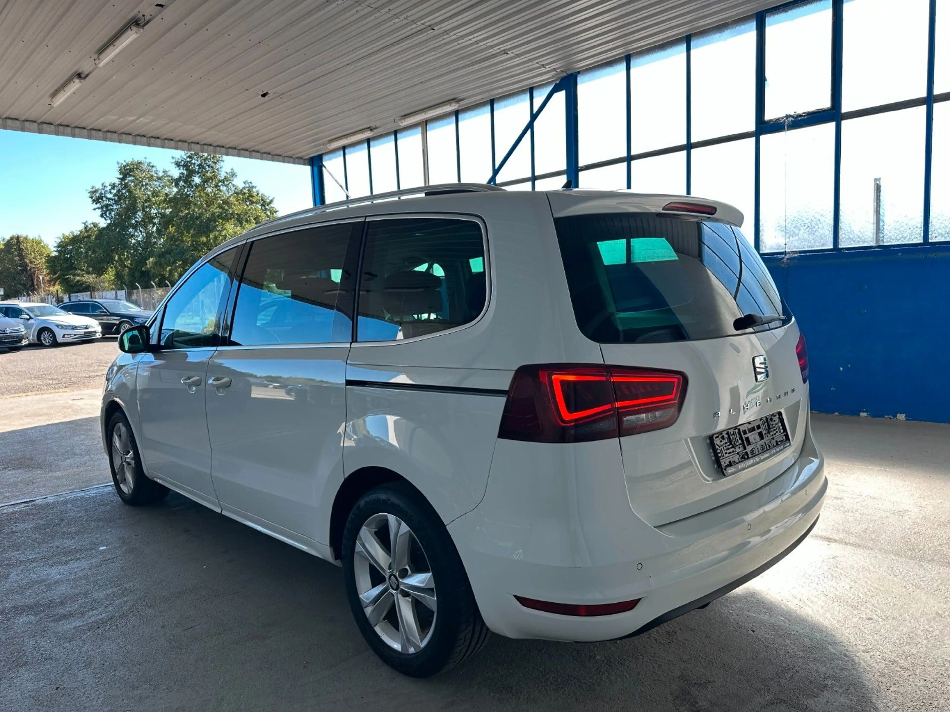 SEAT Alhambra Xcellence / 2.Hand / LED / PDC / SHZ — photo 4