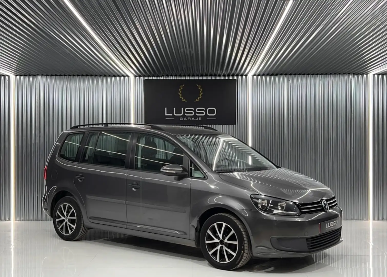 Volkswagen Touran 1.6TDI Edition DSG 105 Gris - 1
