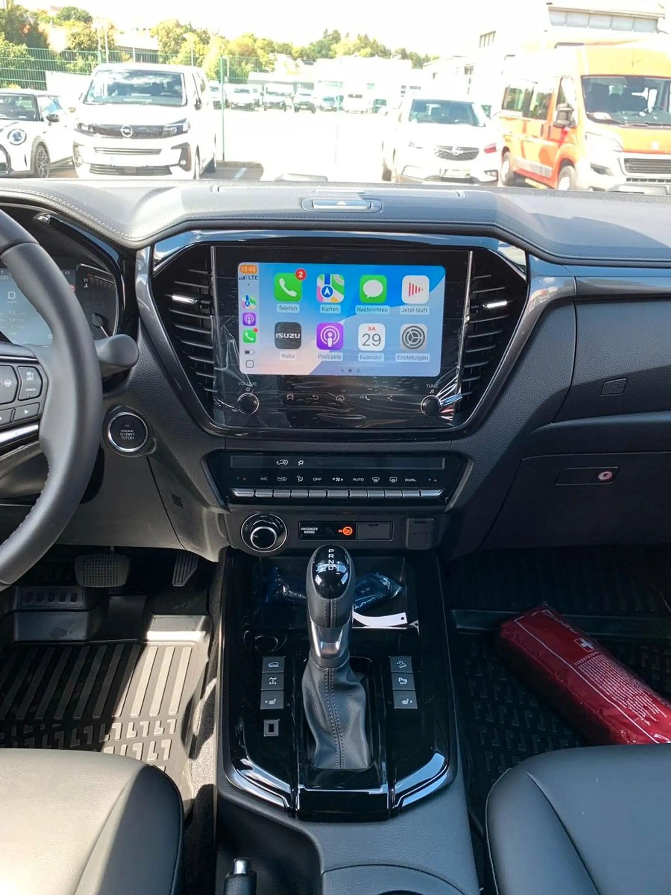 Isuzu D-Max Double Cab 4WD V-CROSS 2.2 8 AT Vollaussta — photo 12