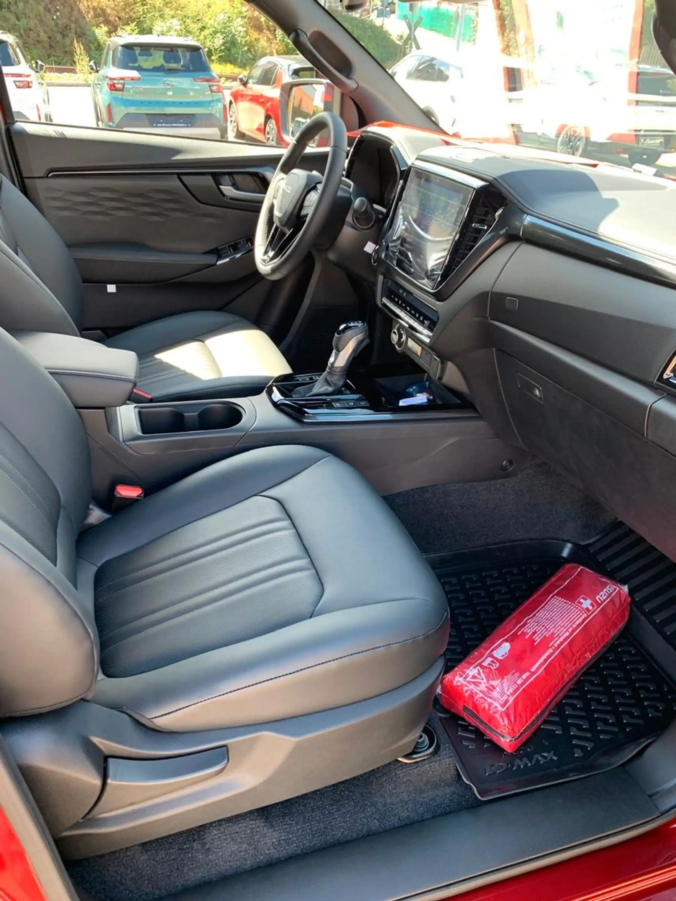 Isuzu D-Max Double Cab 4WD V-CROSS 2.2 8 AT Vollaussta — photo 16