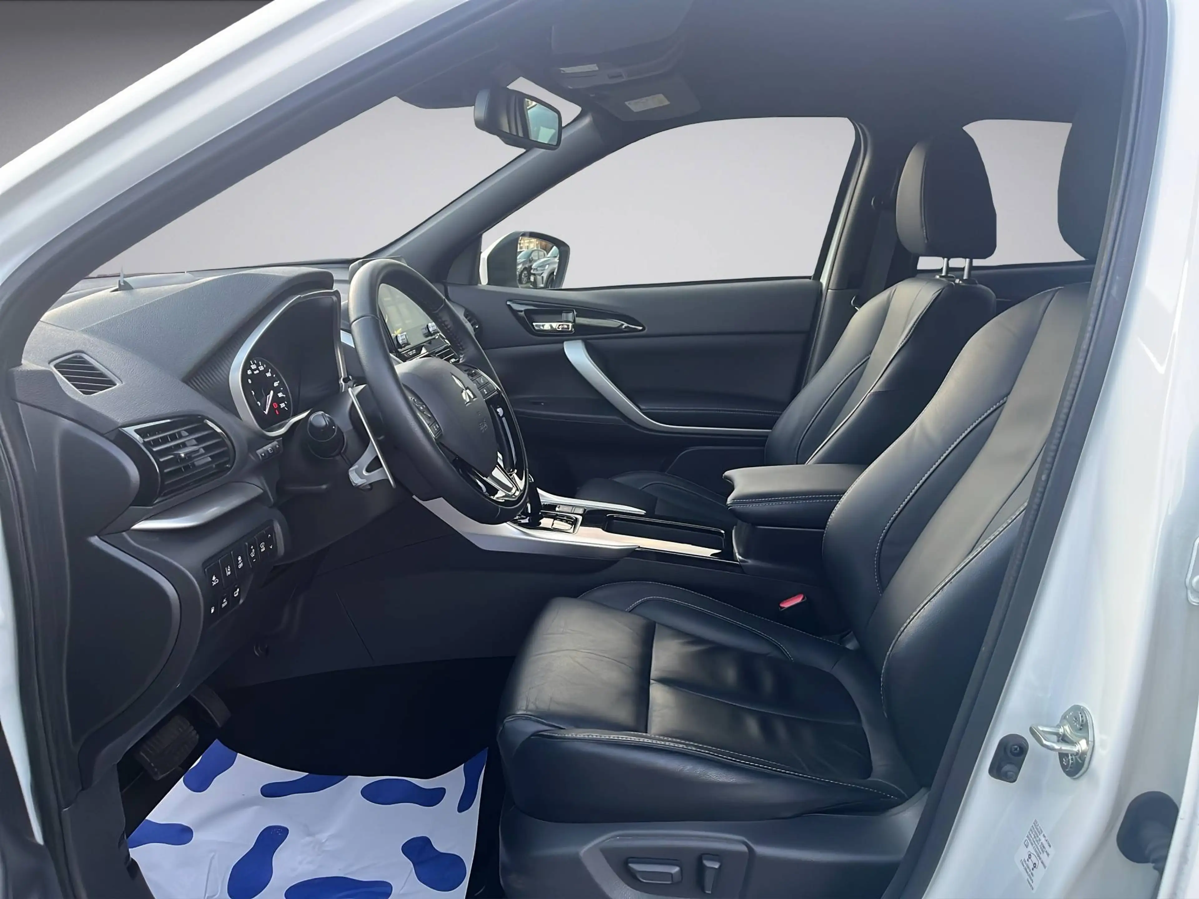 Mitsubishi Eclipse Cross Top Hybrid 4WD — photo 12