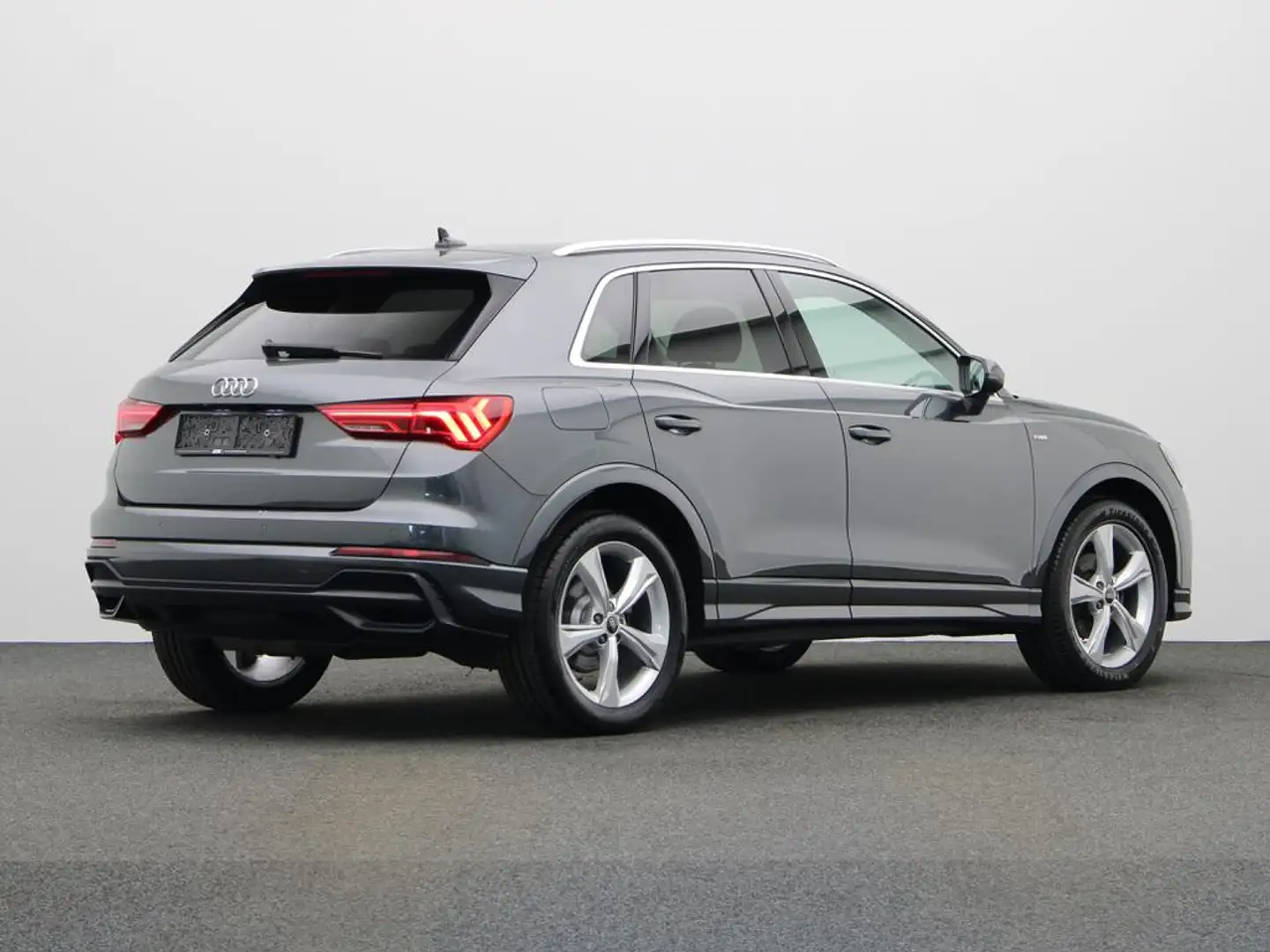 Audi Q3 35 TDI 150 PK S-TRONIC AUTOMAAT Gris - 2