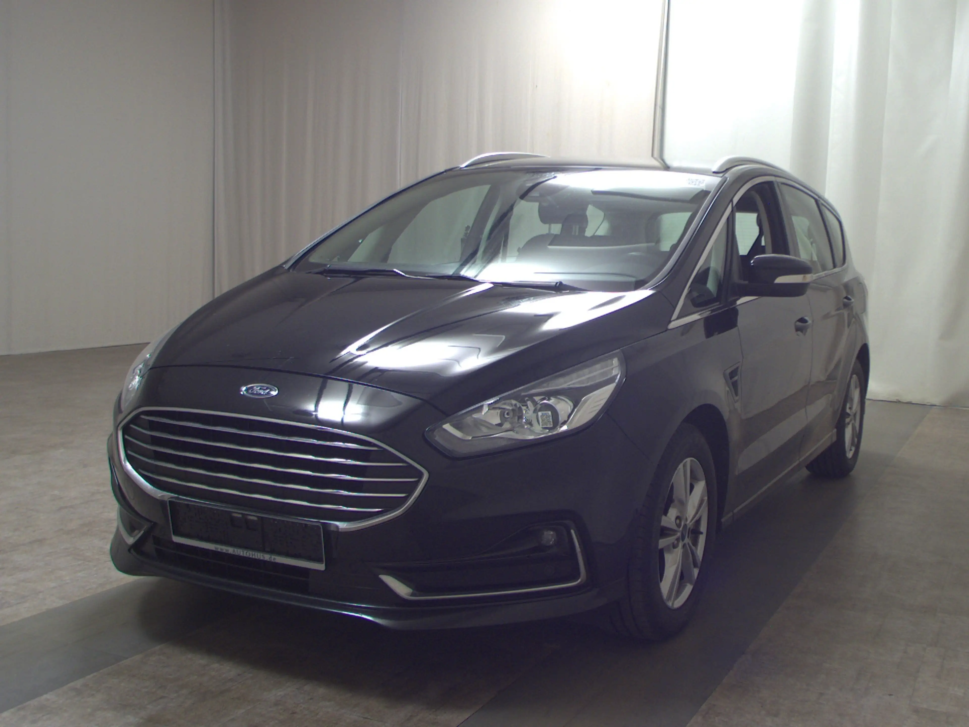 Ford S-Max 2.0 EB Titanium 7-Sitze Navi Shz PDC — photo 2