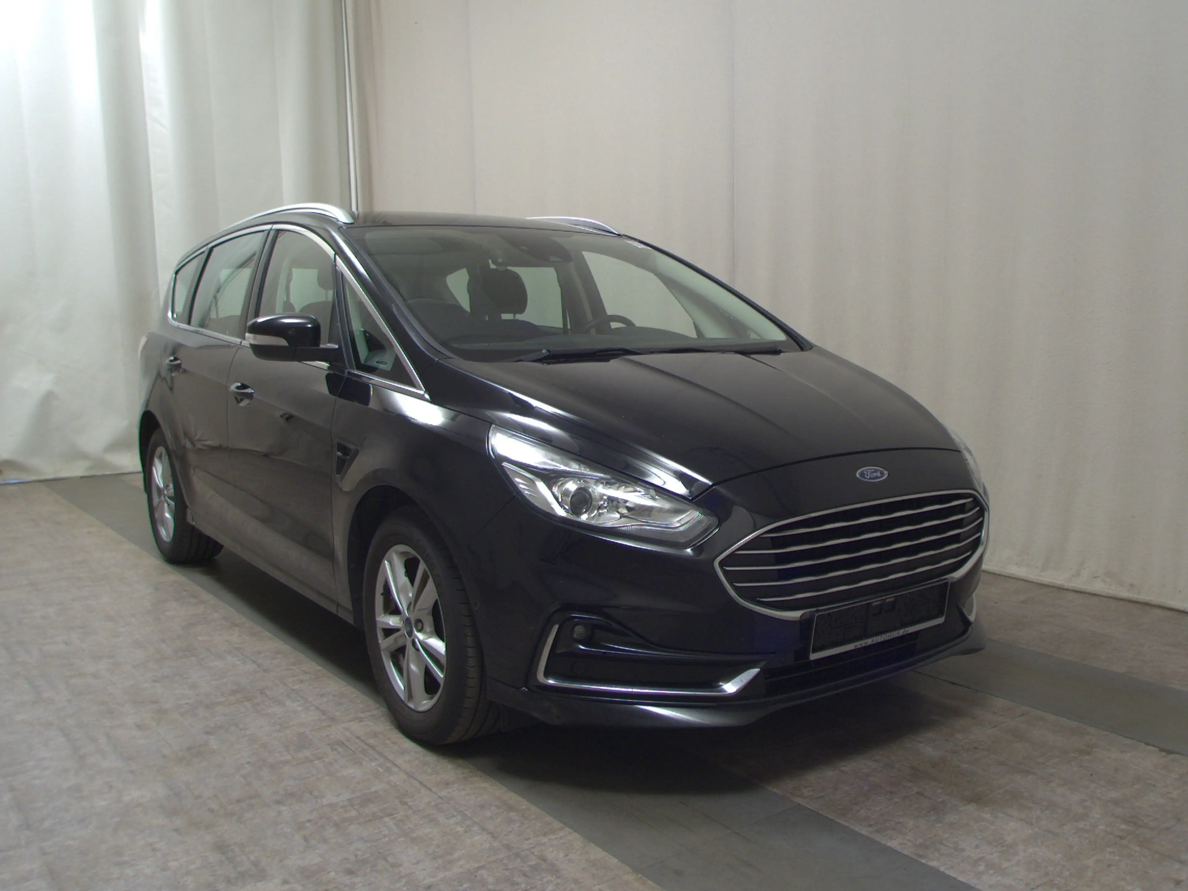 Ford S-Max 2.0 EB Titanium 7-Sitze Navi Shz PDC — photo 3