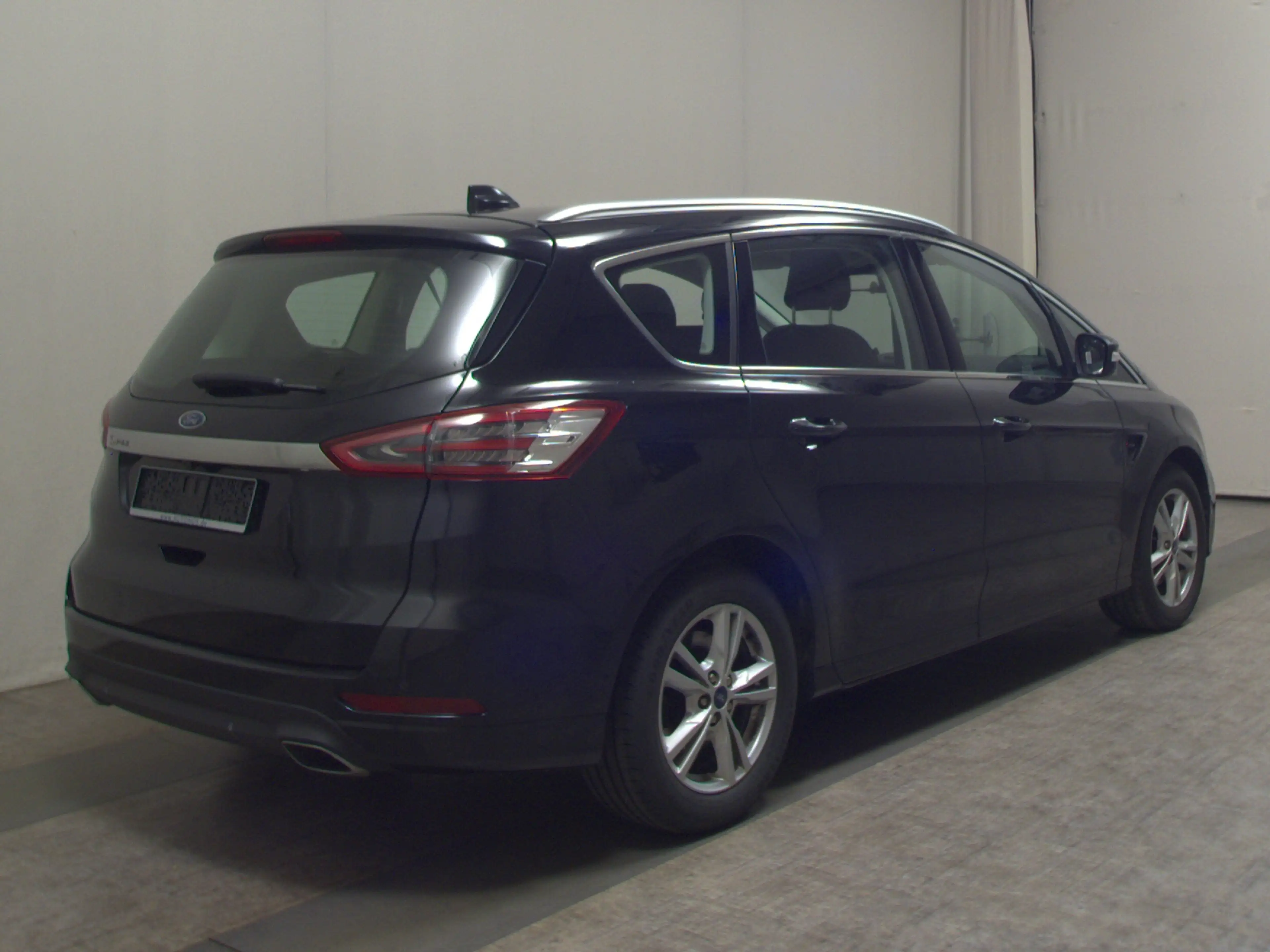 Ford S-Max 2.0 EB Titanium 7-Sitze Navi Shz PDC — photo 4