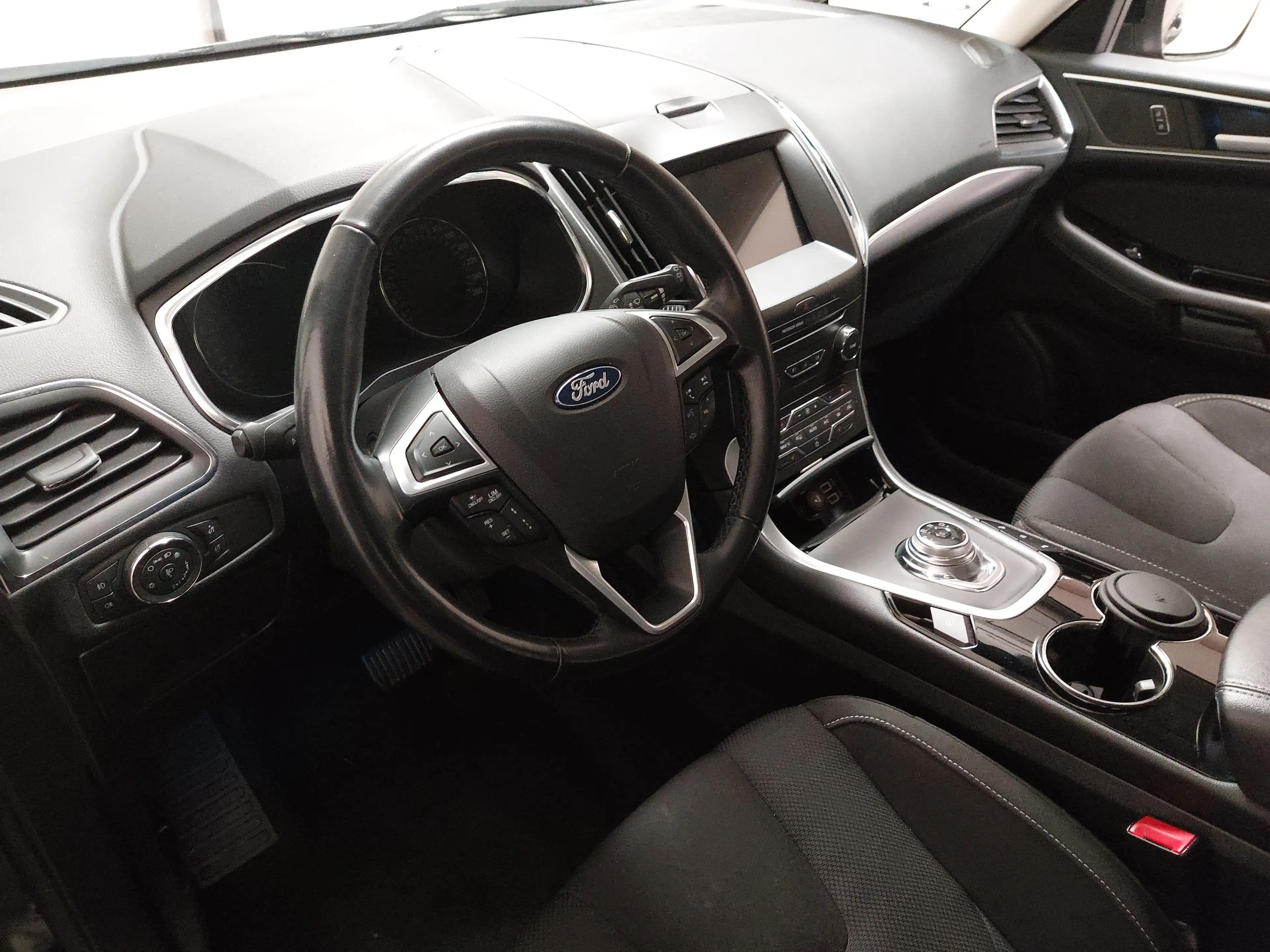 Ford S-Max 2.0 EB Titanium 7-Sitze Navi Shz PDC — photo 12