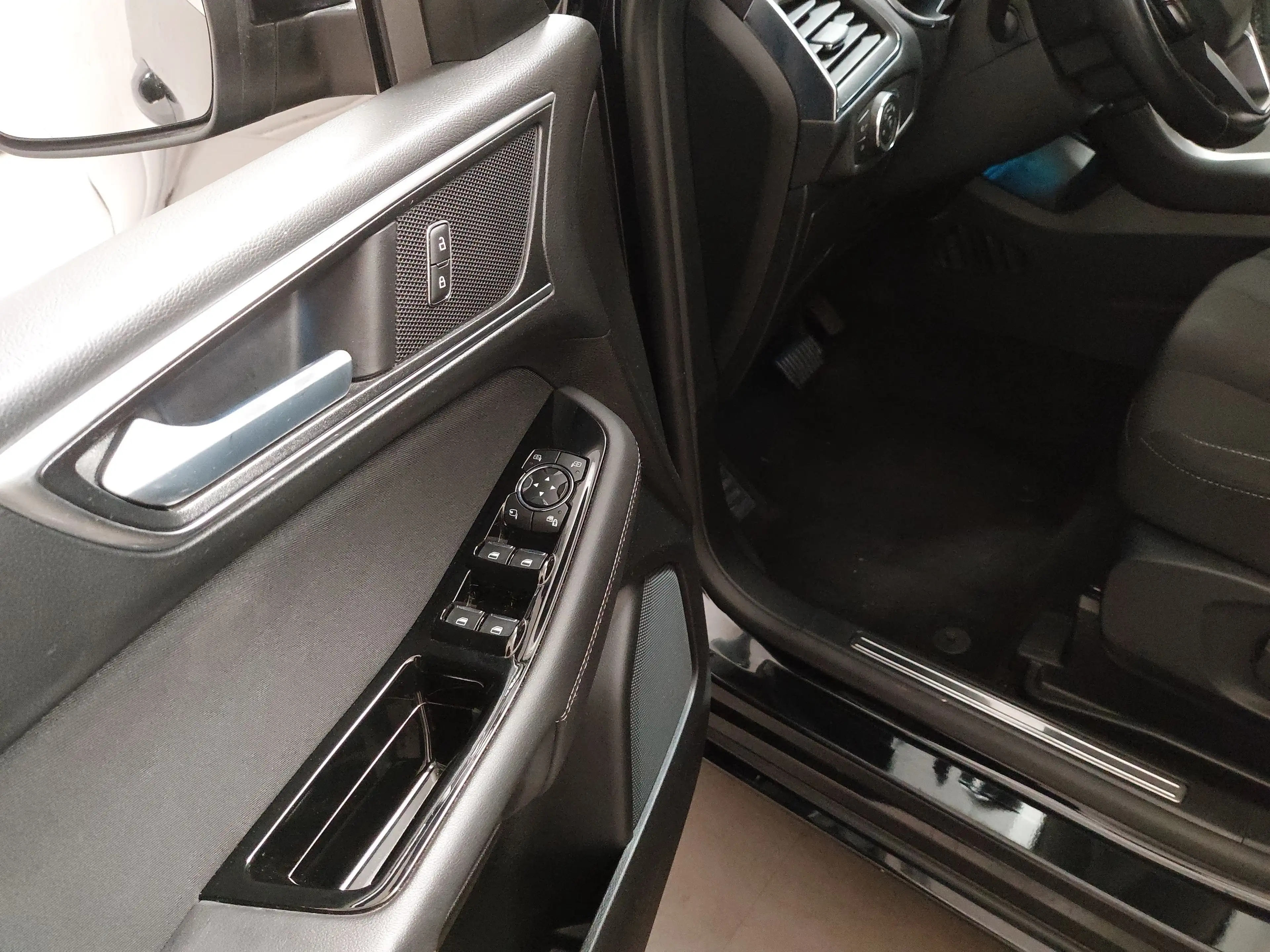 Ford S-Max 2.0 EB Titanium 7-Sitze Navi Shz PDC — photo 14