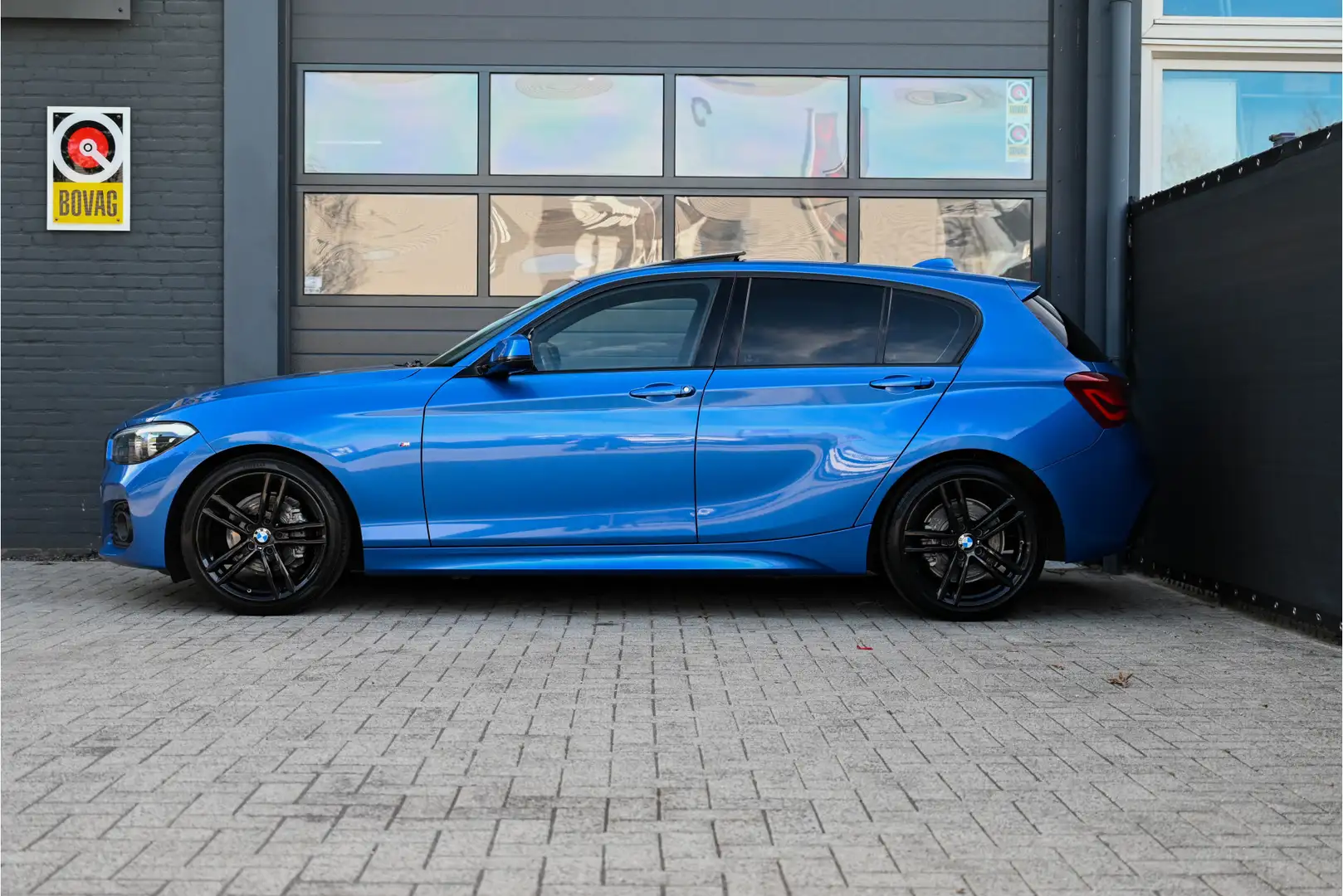 BMW 118 1-serie 118i Edition M Sport Shadow High Executive Blauw - 2
