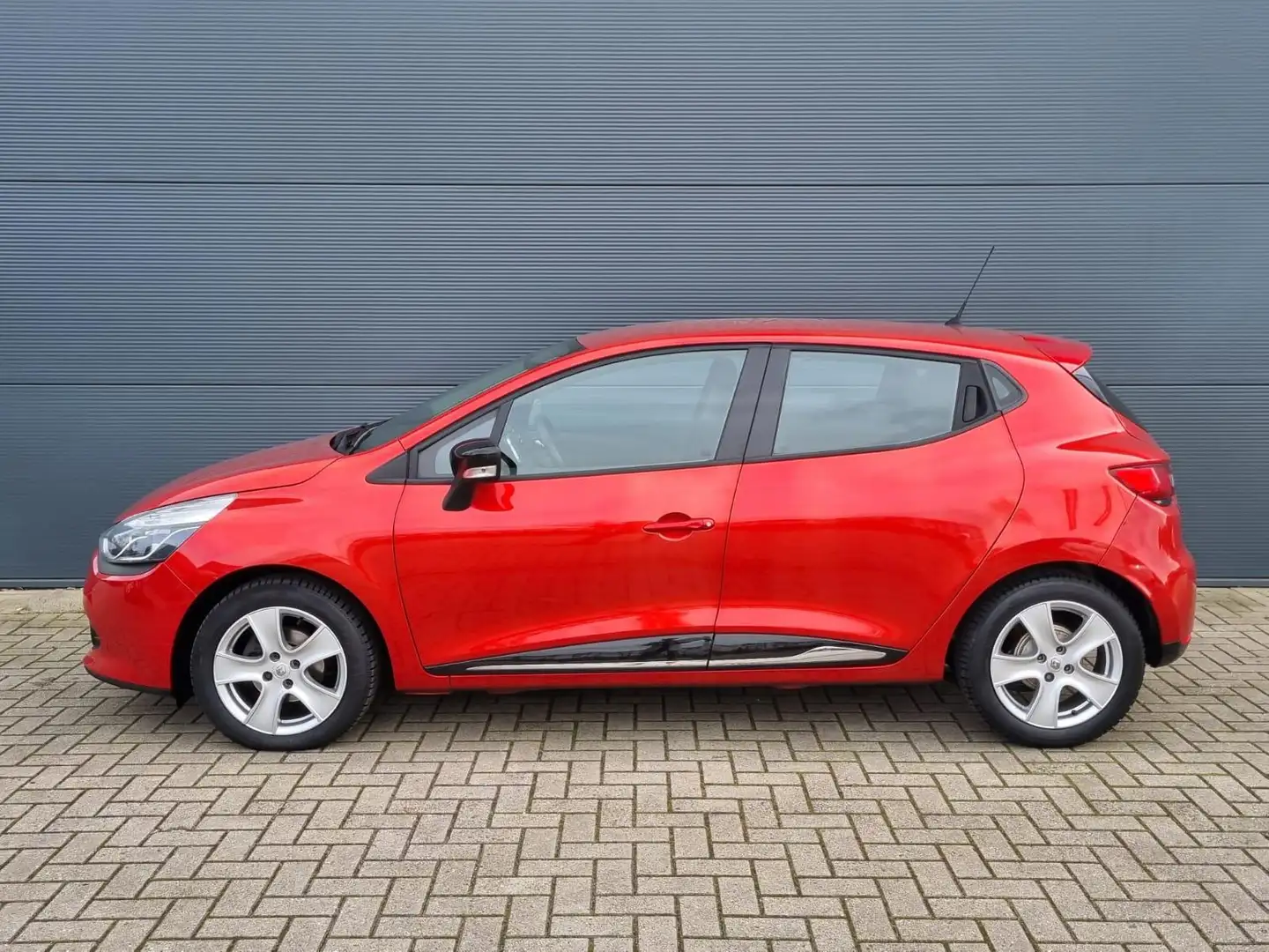 Renault Clio 0.9 TCe Expression || Zomer & Winterbanden inclusi Rood - 2