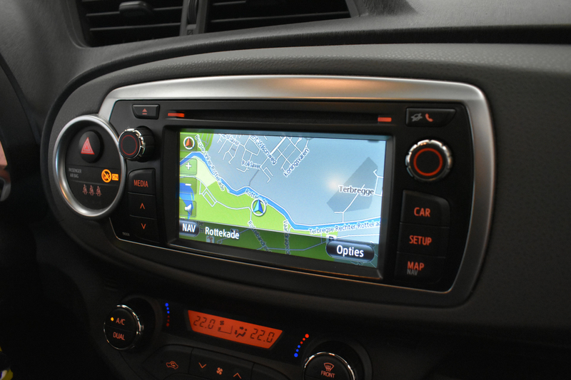 Toyota Yaris 1.0 VVT-i Aspiration Camera Cruise APK 07-2027 — photo 10