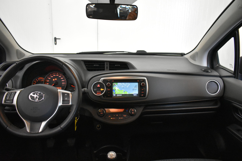 Toyota Yaris 1.0 VVT-i Aspiration Camera Cruise APK 07-2027 — photo 4