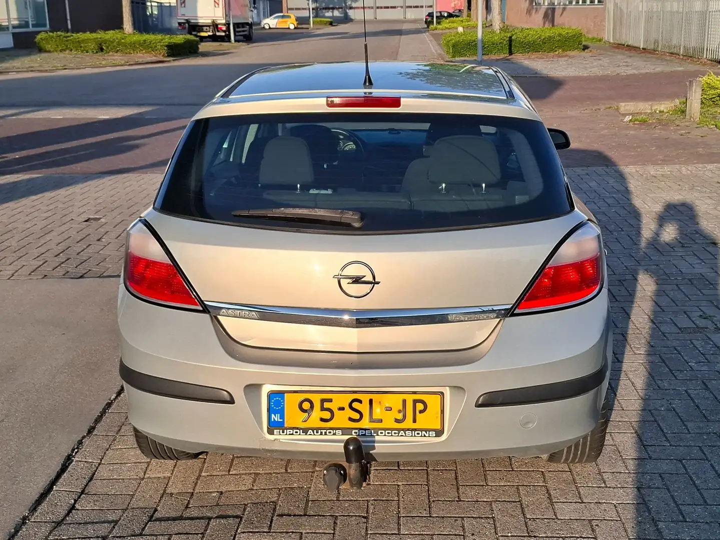 Opel Astra Astra 1.6 Enjoy Grijs - 2