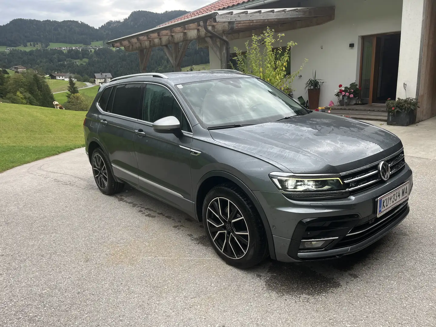 Volkswagen Tiguan Allspace 2,0 TDI SCR 4Motion Highline DSG Grau - 1