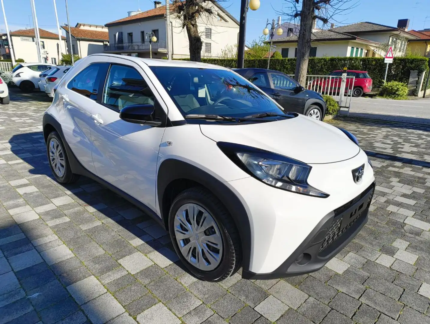 Toyota Aygo X 1.0 VVT-i 72 CV 5 porte Active Bianco - 2