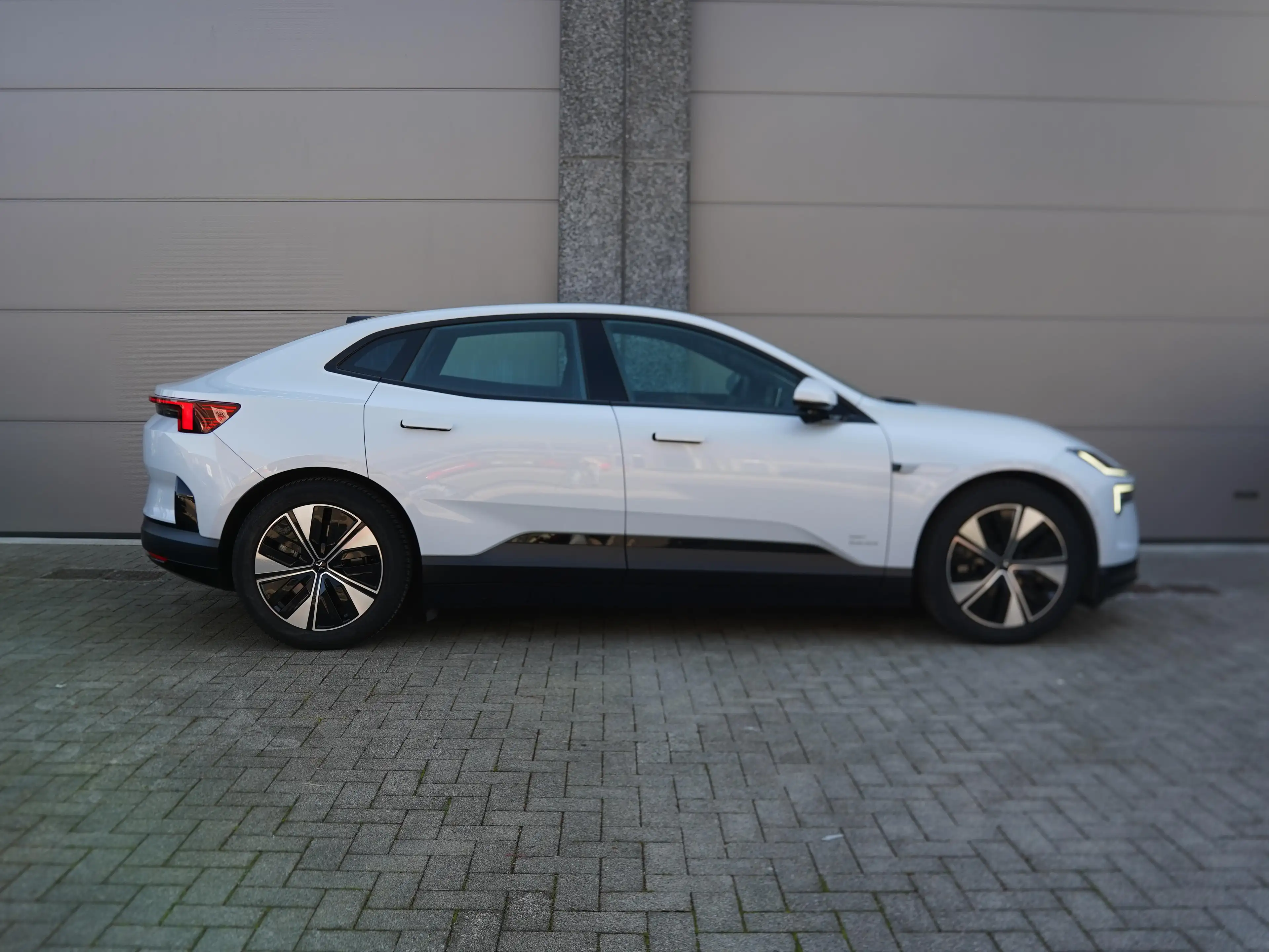 Polestar 4 100 kWh Long Range Single Motor *PANO / 360 / ACC* — photo 15
