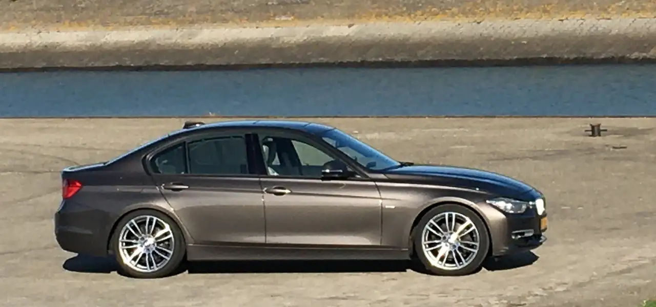 BMW 330