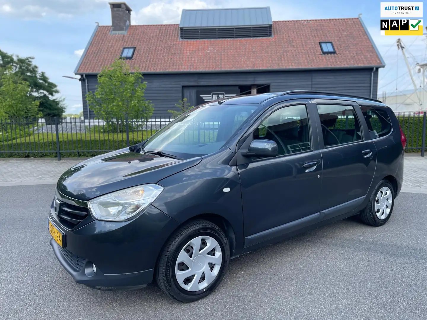 Dacia Lodgy 1.2 TCe Lauréate 7-PERSOONS AIRCO Grijs - 1