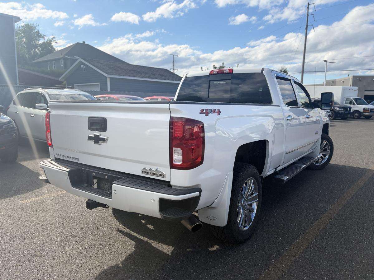 2018 Chevrolet Silverado 1500 4WD Crew Cab 153.0  High Country — снимка 1