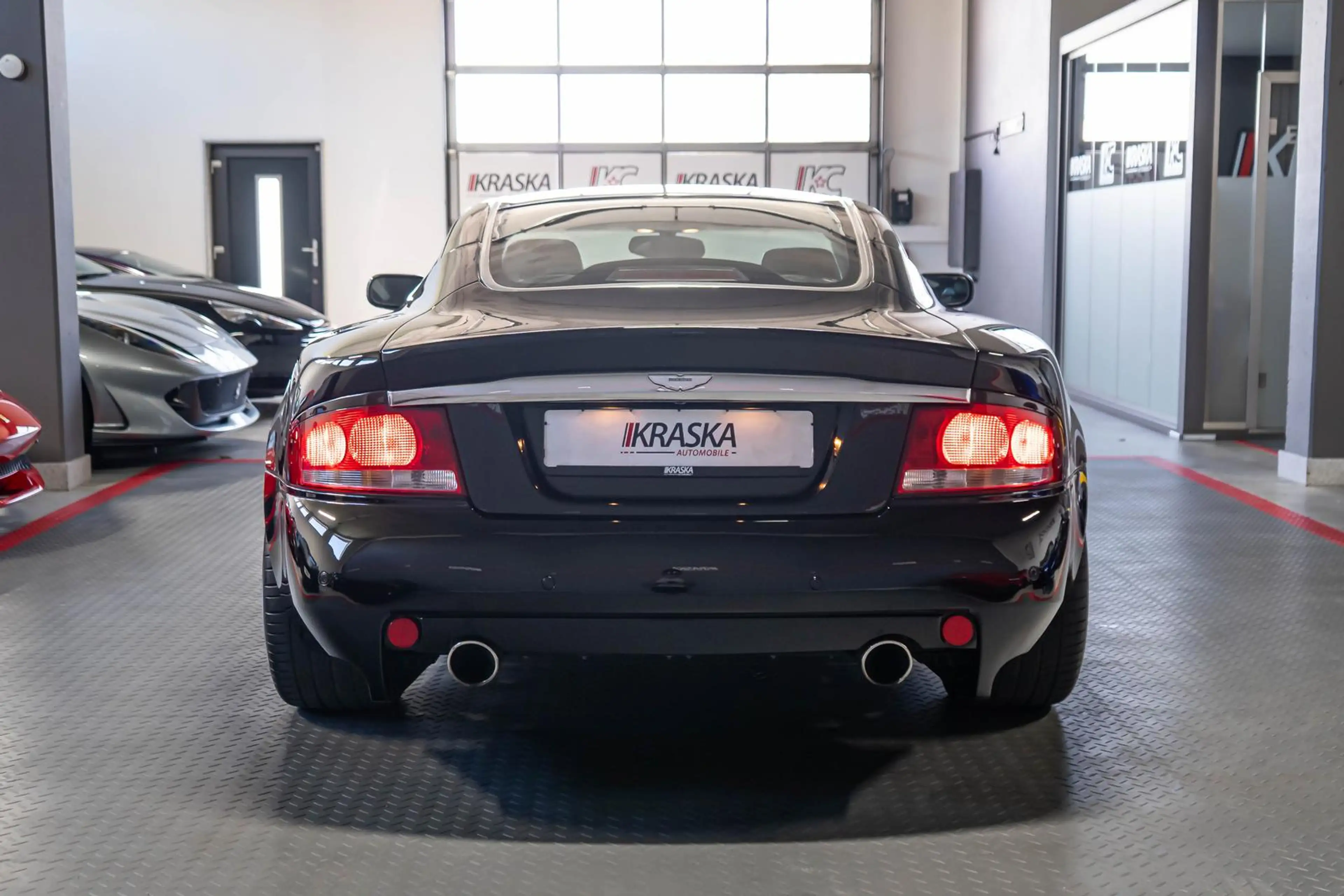 Aston Martin Vanquish V12 ASM Bowland-Black PDC 2+2 BUCKET — photo 9