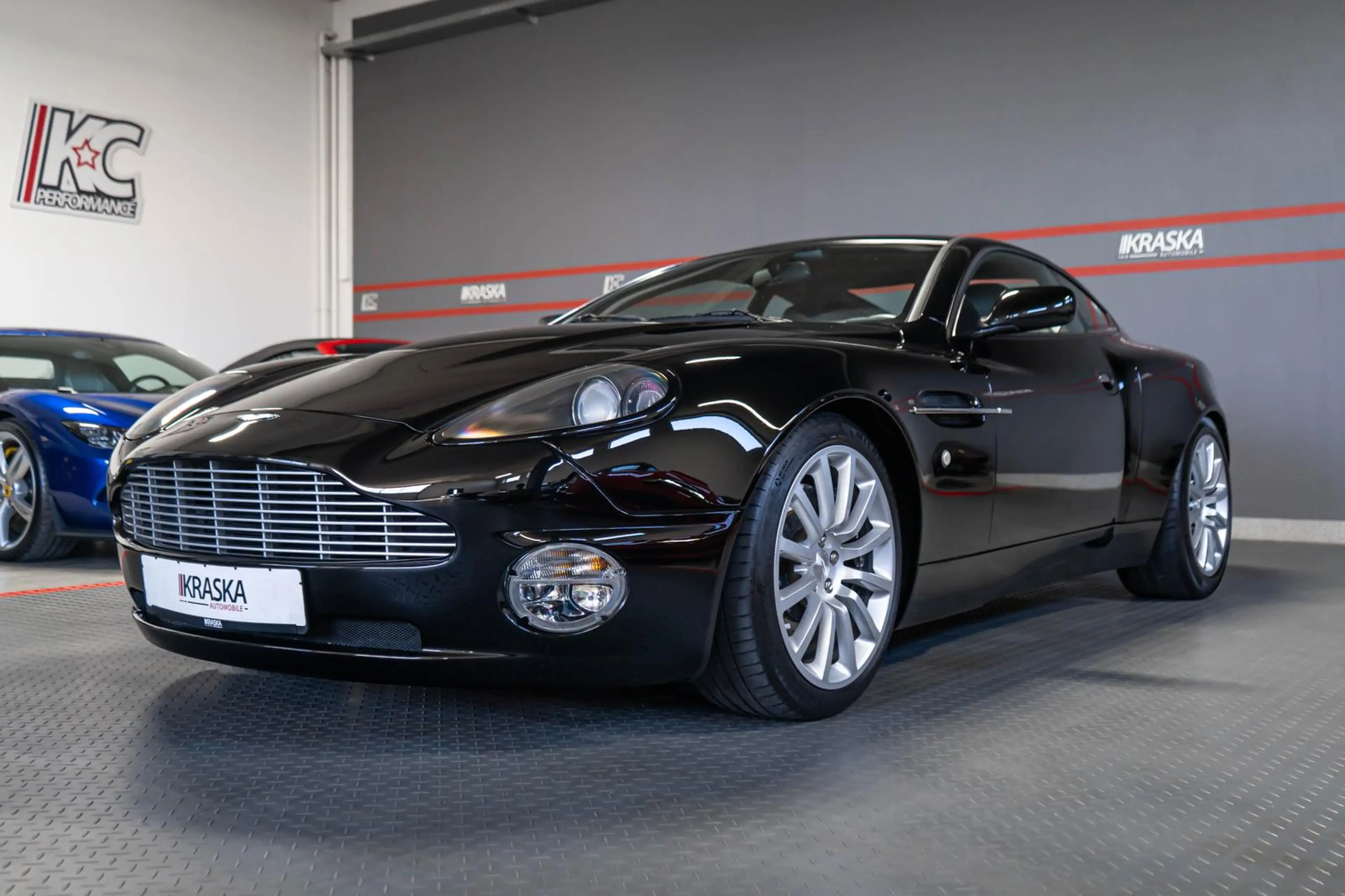 Aston Martin Vanquish V12 ASM Bowland-Black PDC 2+2 BUCKET — photo 4