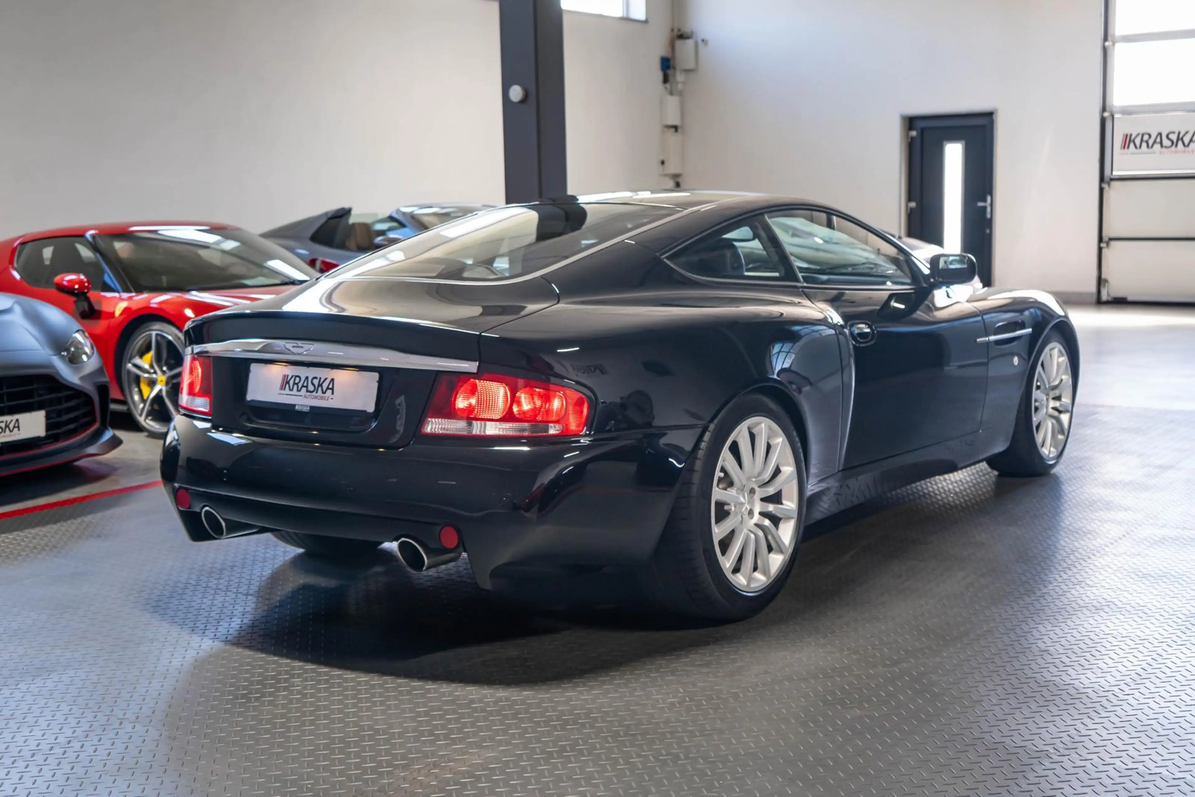 Aston Martin Vanquish V12 ASM Bowland-Black PDC 2+2 BUCKET — photo 8